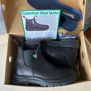 EUC Blundstones size 9